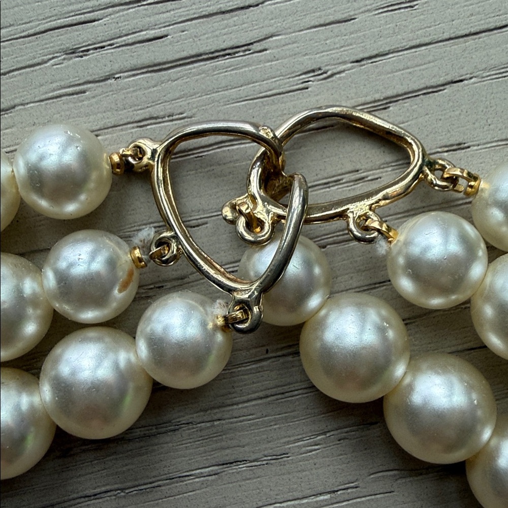 Elegant Cream Three Strand Faux Pearl Necklace Choker - Picture 2 of 5